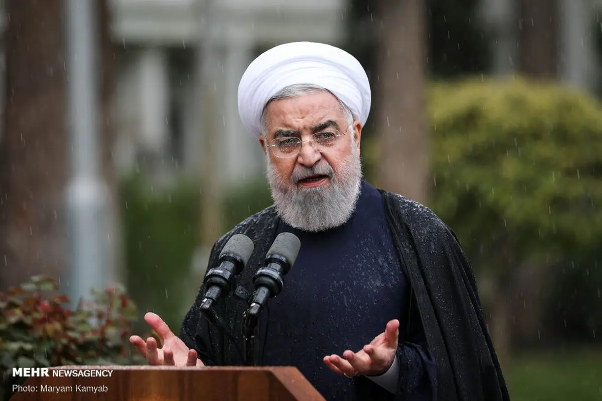 قبای حسن روحانی سوژه شد!
