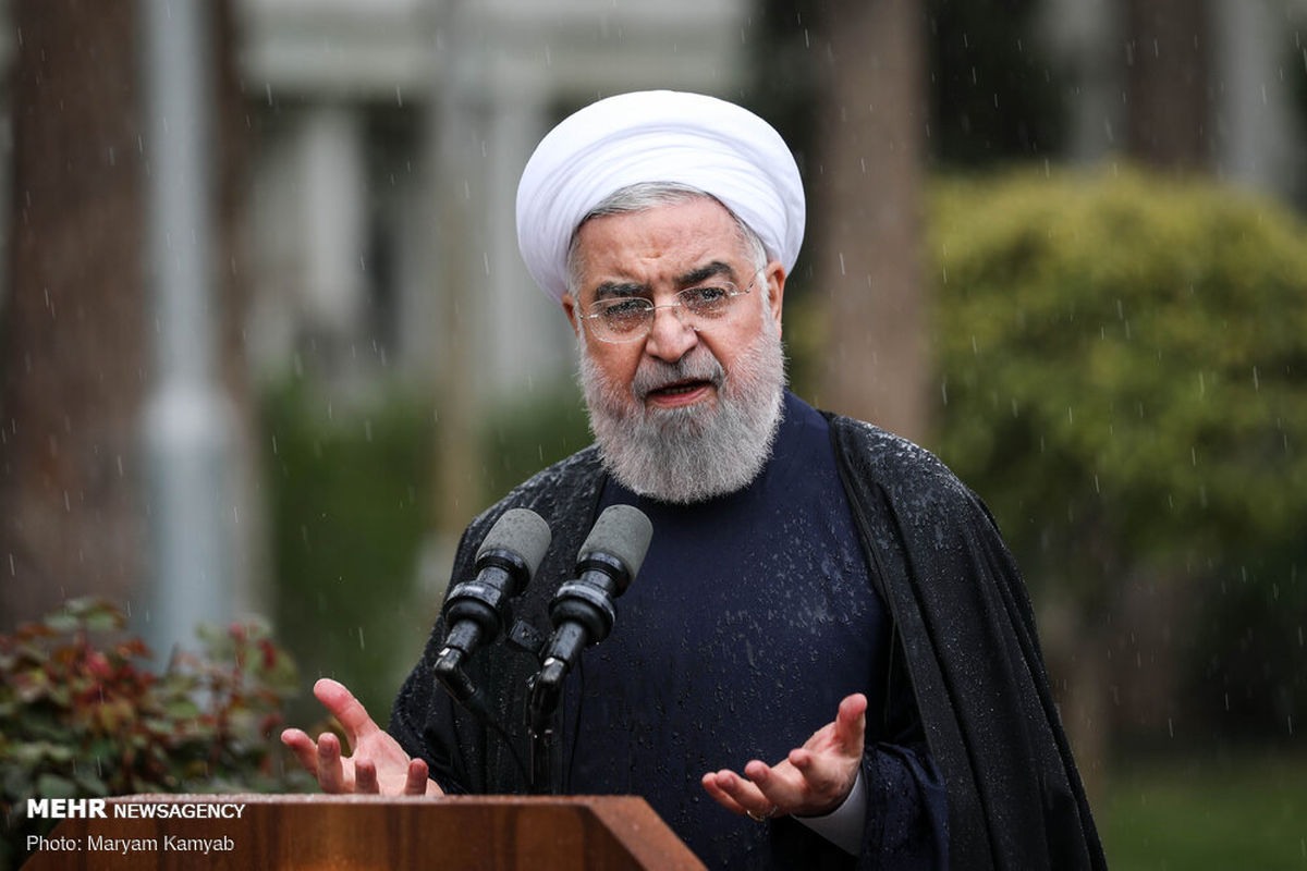 قبای حسن روحانی سوژه شد!