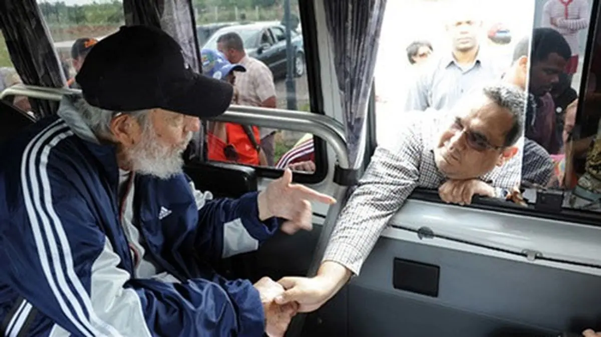 فیدل کاسترو پس از ۱۴ ماه ظاهر شد