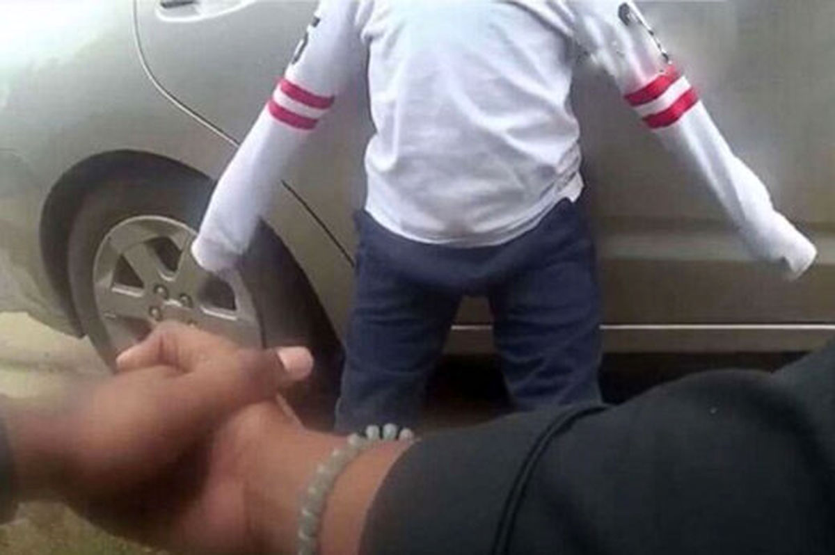 دستبند زدن به کودک ۵ساله سیاه پوست در آمریکا را ببینید