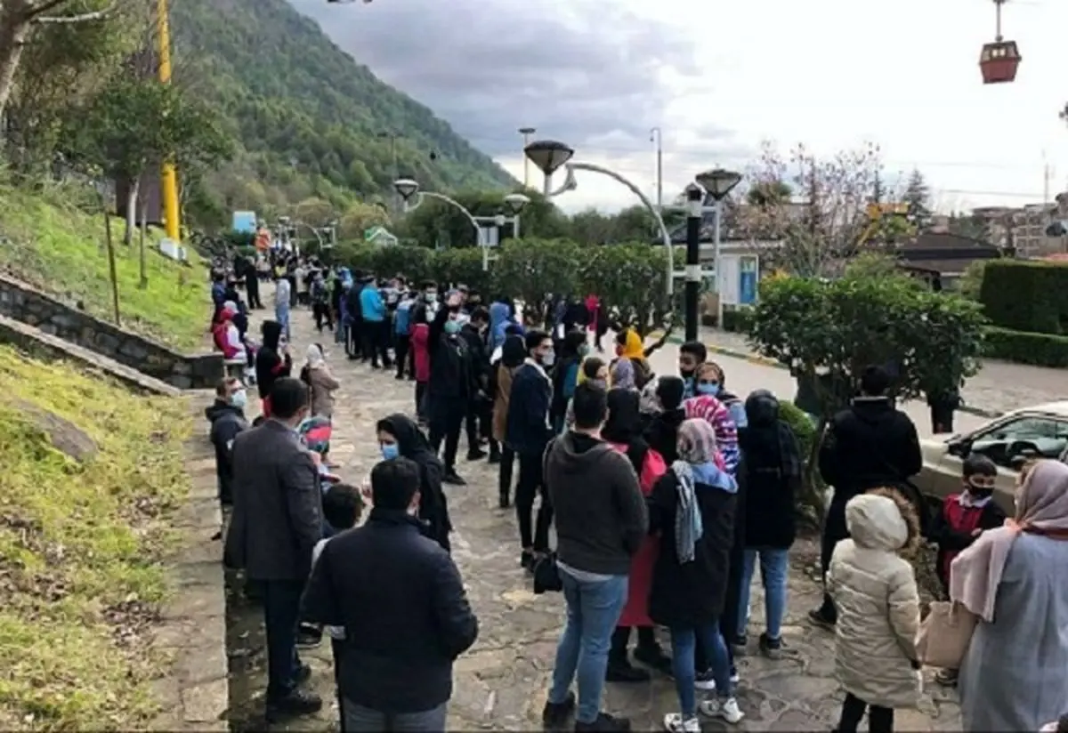 عکس روز؛ صف عجیب برای تله‌کابین در نمک‌ آب‌رود