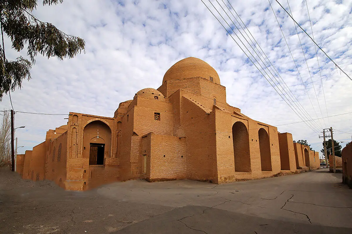 حمله موریانه‌ها به مسجد جامع اردستان را ببینید