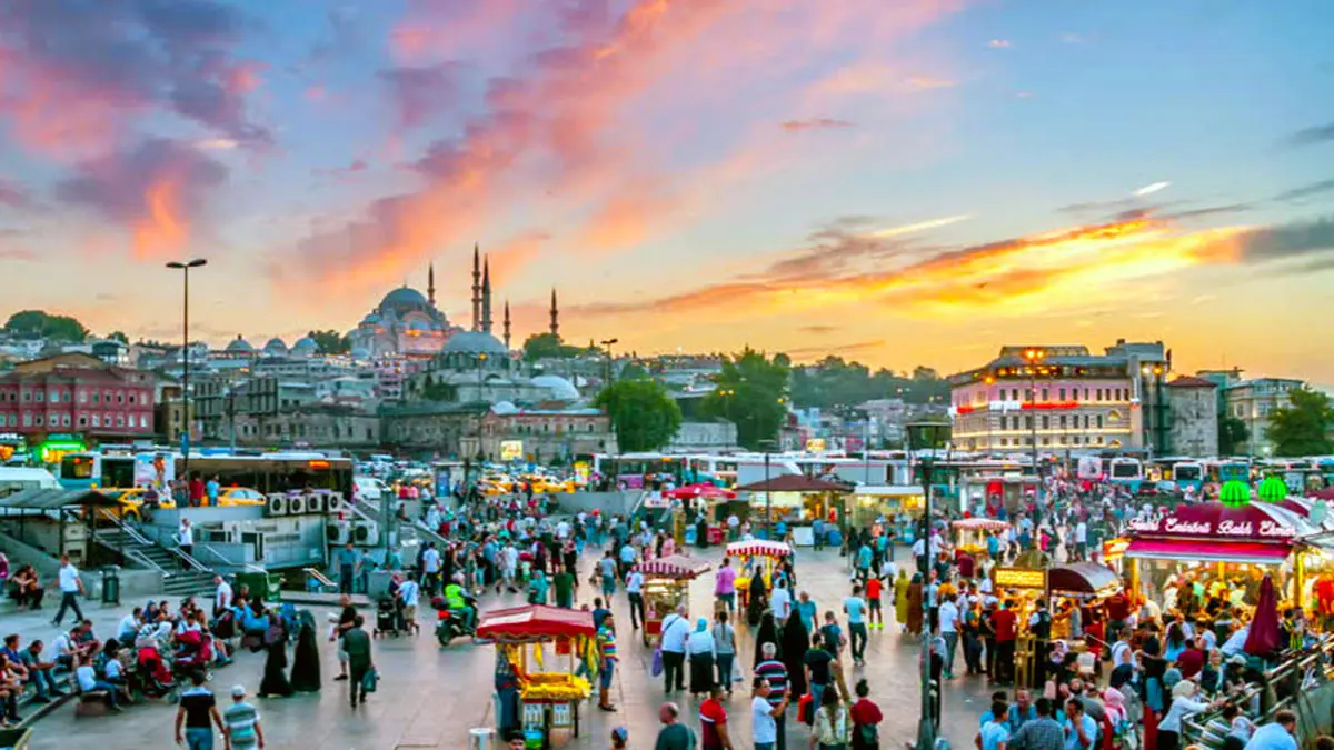 خیابان‌خوابیِ برخی ایرانی‌ها در استانبول و لندن