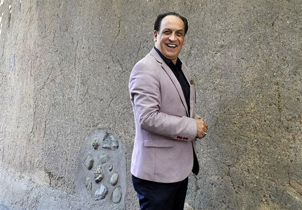 یکی این آقای بهمن هاشمی رو از برق بِکِشه!