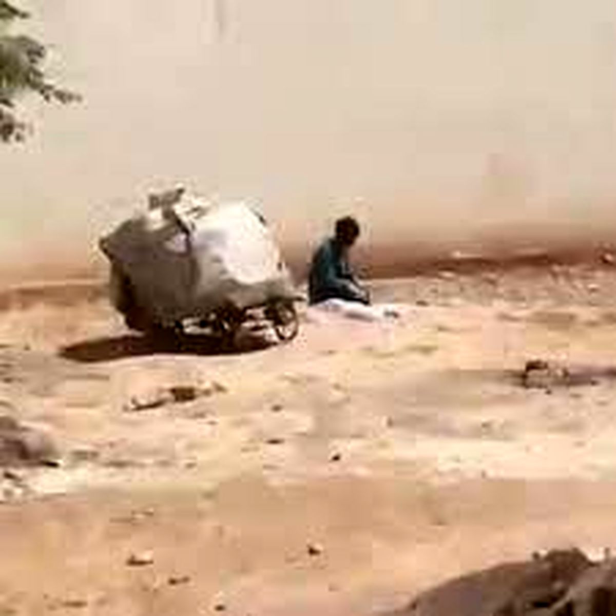 نماز خالصانه یک کودک کار سوژه شد