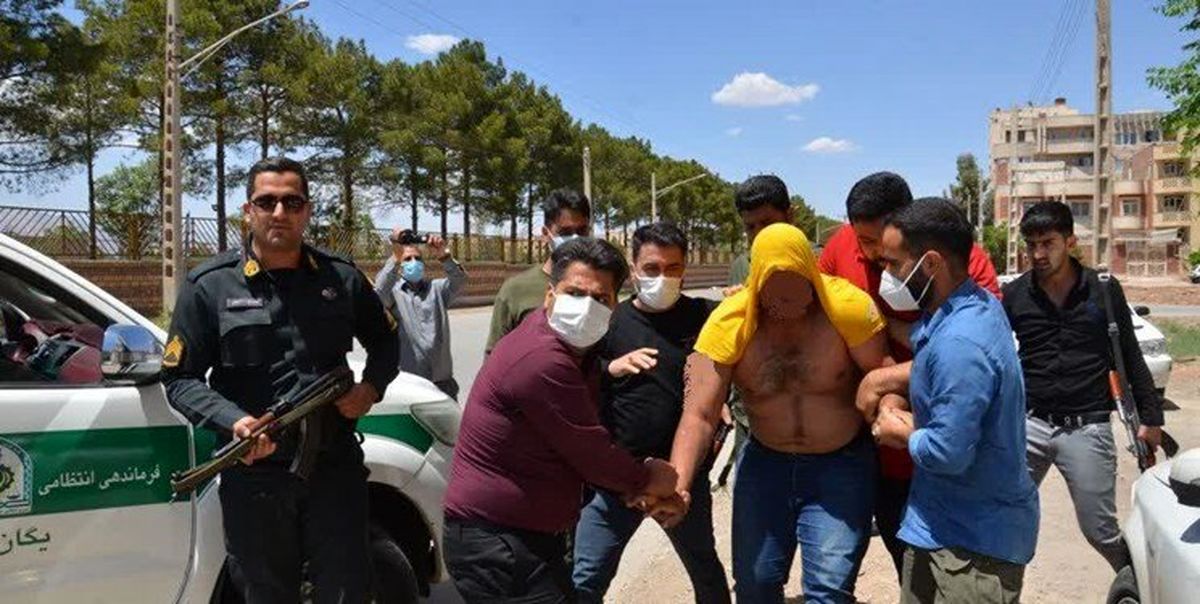 عکس | لحظه دستگیری «خرس» توسط پلیس کرمان