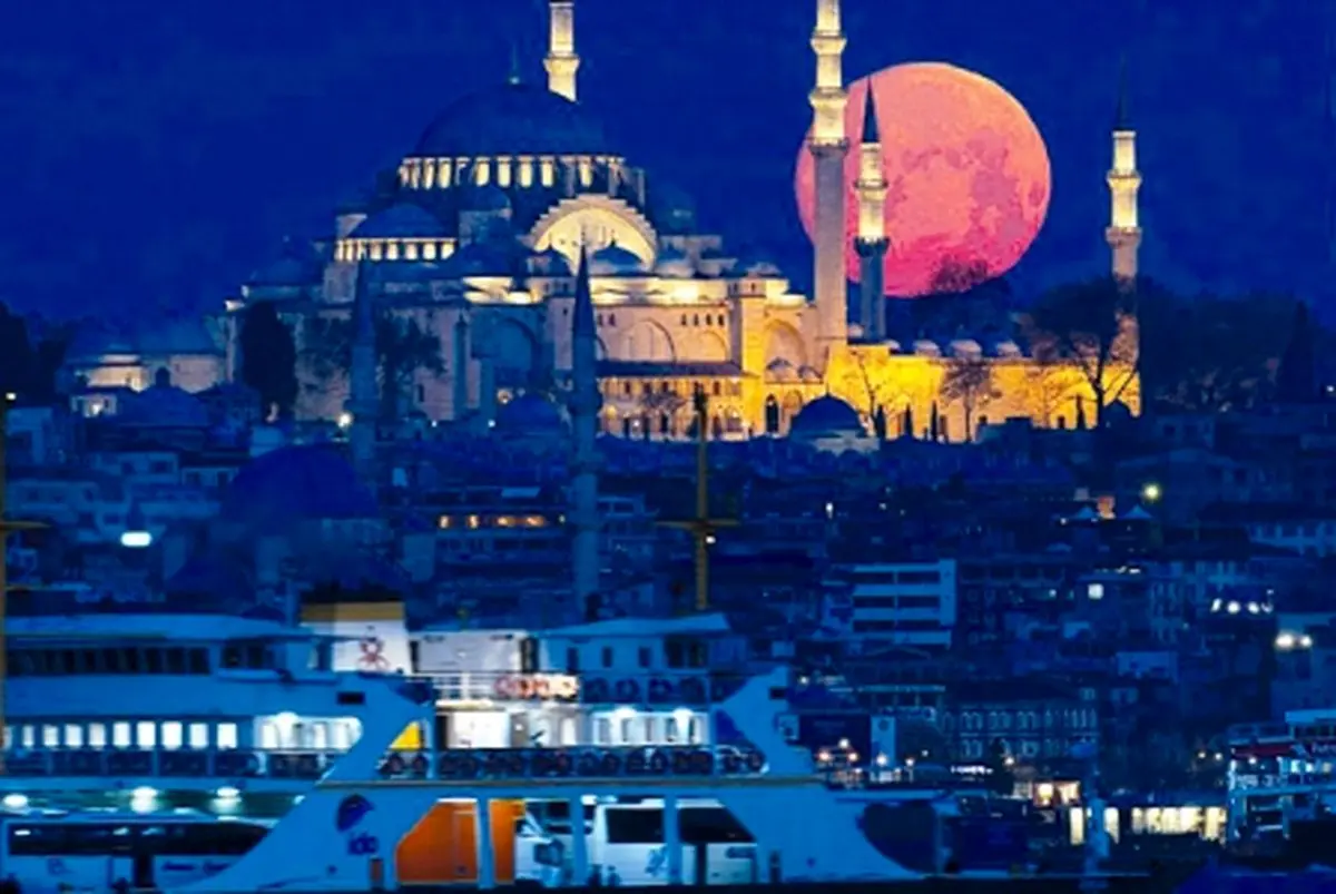 امیدو‌اریم گول ابر ماه صورتی را نخورده باشید