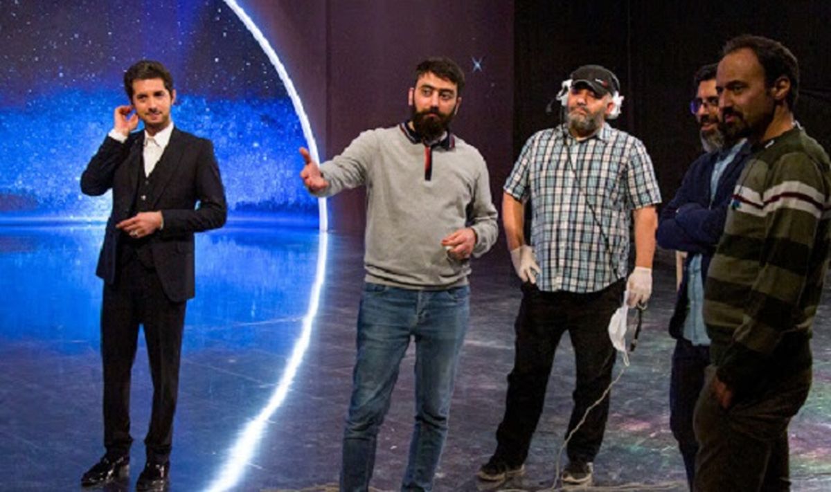 ورود متفاوت مهمان به دکور عجیب برنامه شبکه۳ را ببینید