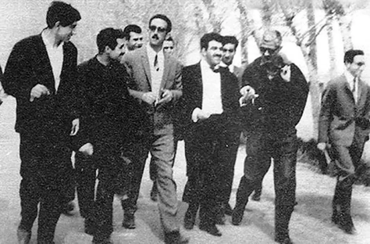 رویای ‌اهالی پرشور‌ کافه ‌فیروز در تیر ماه ۱۳۲۵