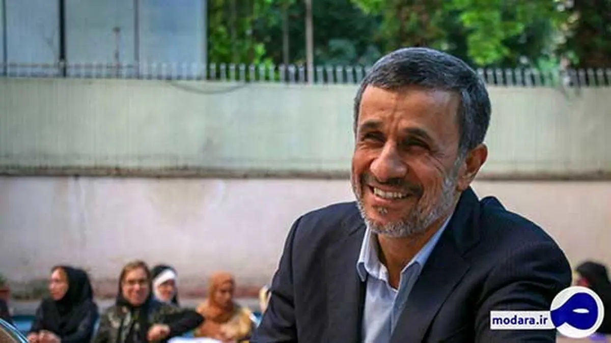 احمدی‌نژاد: آقایان خودشان واکسن زده‌اند و راحتند!