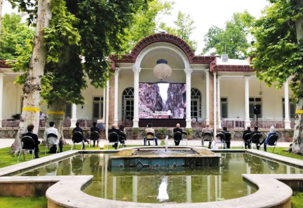 داستان دیدن یک مستند درشب بارانی باغ کامرانیه