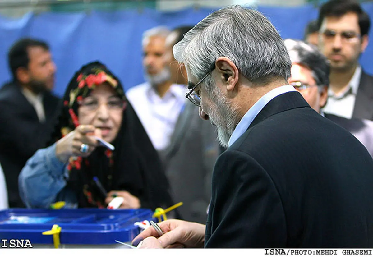 میرحسین موسوی و زهرا رهنورد واکسن کرونا زدند