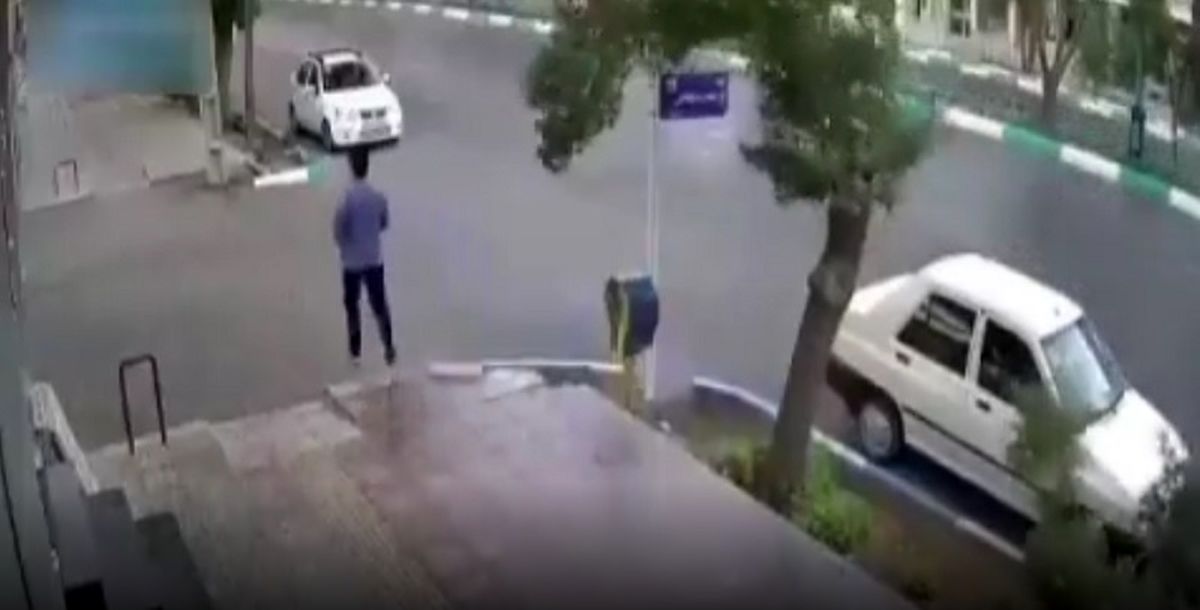 ببینید | لحظه معجزهآسای فرار مرد یزدی از مرگ