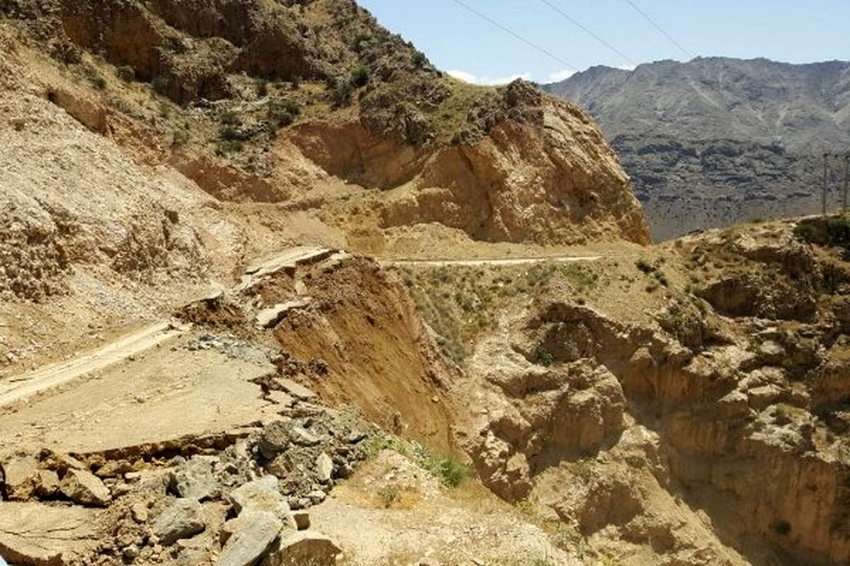 ویدئو | لحظه هولناک رانش زمین در روستای خرشک رودبار