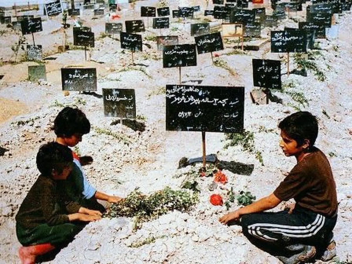 قاب تاریخ‌| تجارت الماس شمس،‌ مارهای تهرانی و...