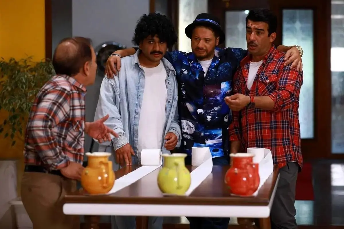 خلافی 40 میلیونی علی صادقی که 140 صفحه شد؛ عمو رشید در چارپایه هم دست بردار علی نیست (ویدئو)