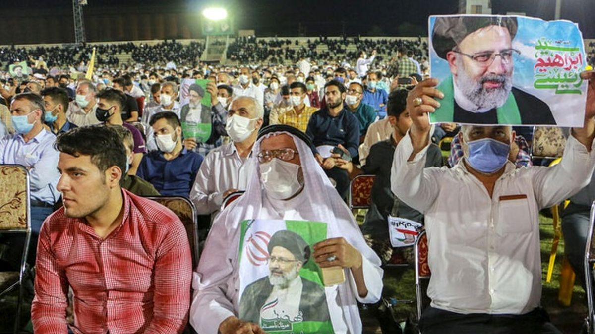 طعنه گزارشگر ۲۰:۳۰ به رئیسی؛ داشتن مجوز کافی نیست