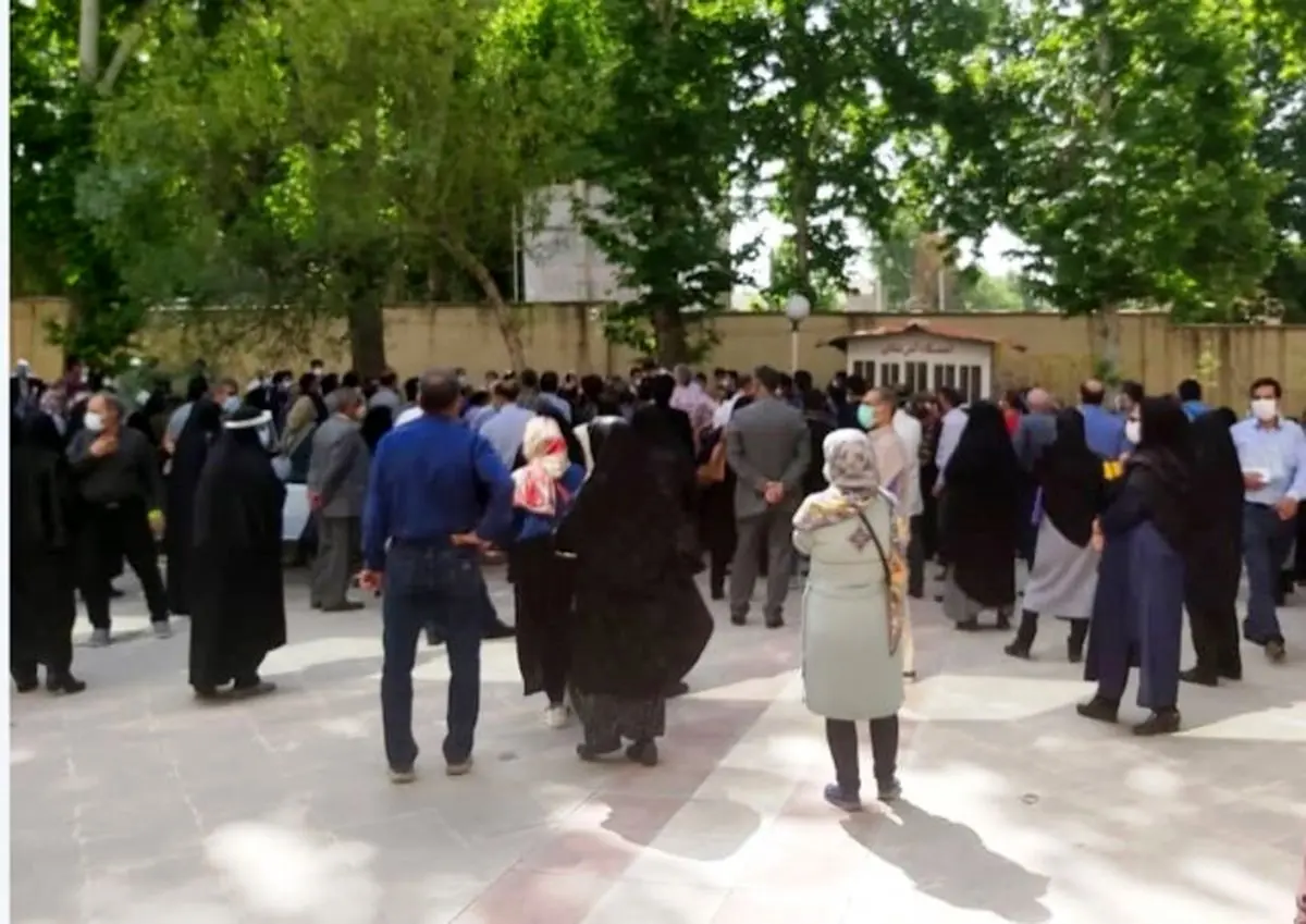 ‌واکسیناسیون پشت در آهنی‌ و بسته پارک ایرانشهر