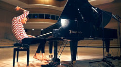 ببینید | اجرای زیبای پیانو از پیتر بنت