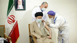 ببینید | لحظه تزریق واکسن ایرانی کرونا به رهبر انقلاب