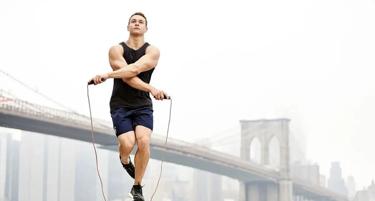 ۶ مزیت شگفت‌انگیز طناب زدن برای بدن
