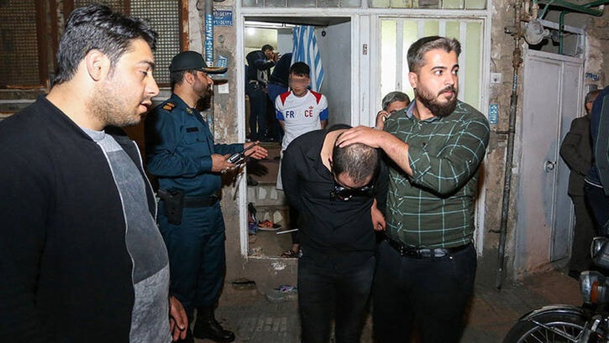 ببینید | دستبند قانون بر دستان بزن بهادرهای پایتخت