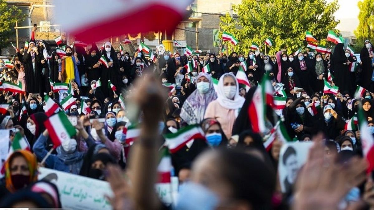 جشن هواداران رئیسی در تهران را تماشا کنید