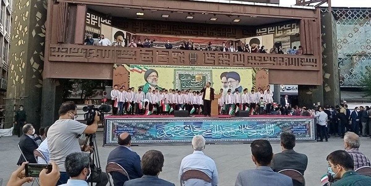ببینید | اشعار توهین‌آمیز به دولت روحانی در حضور زاکانی