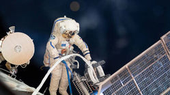 ببینید | لحظه خروج فضانورد فرانسوی از ایستگاه فضایی
