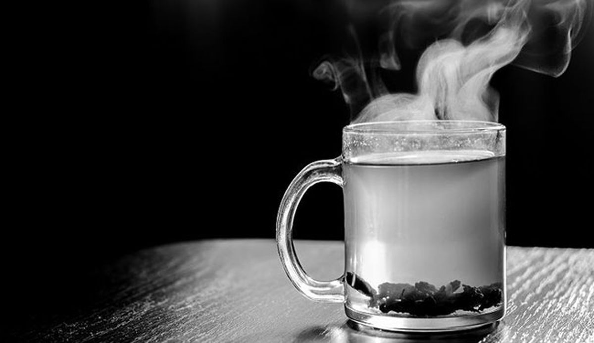 ۶ خاصیت شگفتانگیز نوشیدن آب گرم با معده خالی