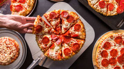 ببینید | دستگاه خودپرداز پیتزا در کشور ایتالیا