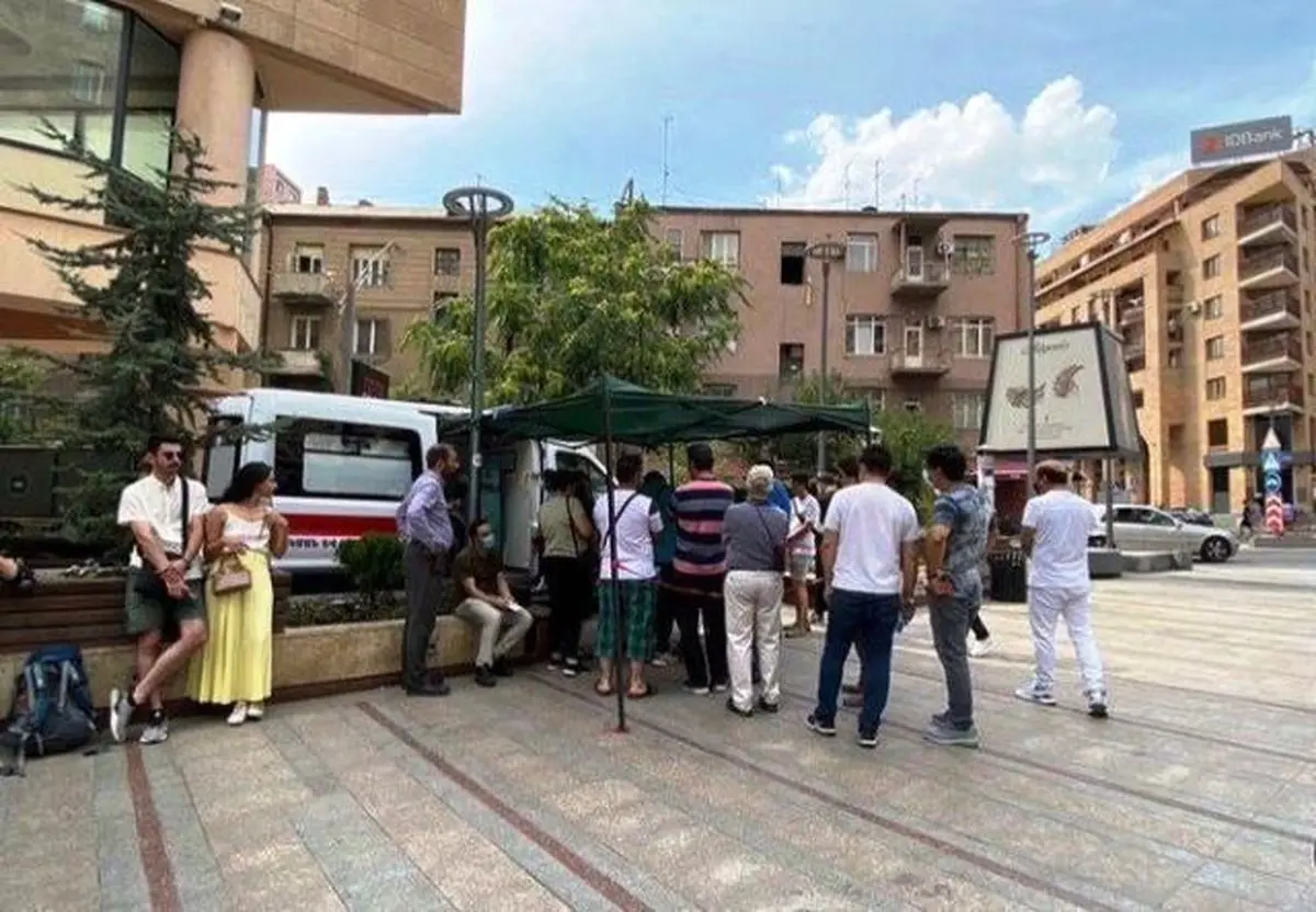 یک میلیون عوارض خروج بده، واکسن بزن!