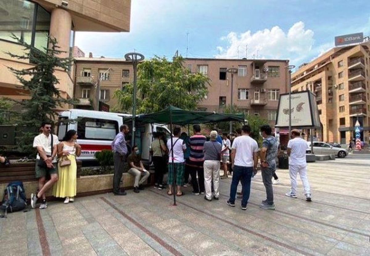 یک میلیون عوارض خروج بده، واکسن بزن!
