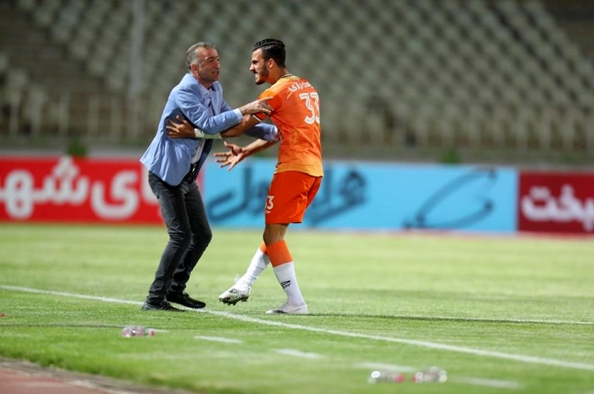 نفرین هواداران استقلال دامن کمالوند را می‌گیرد؟