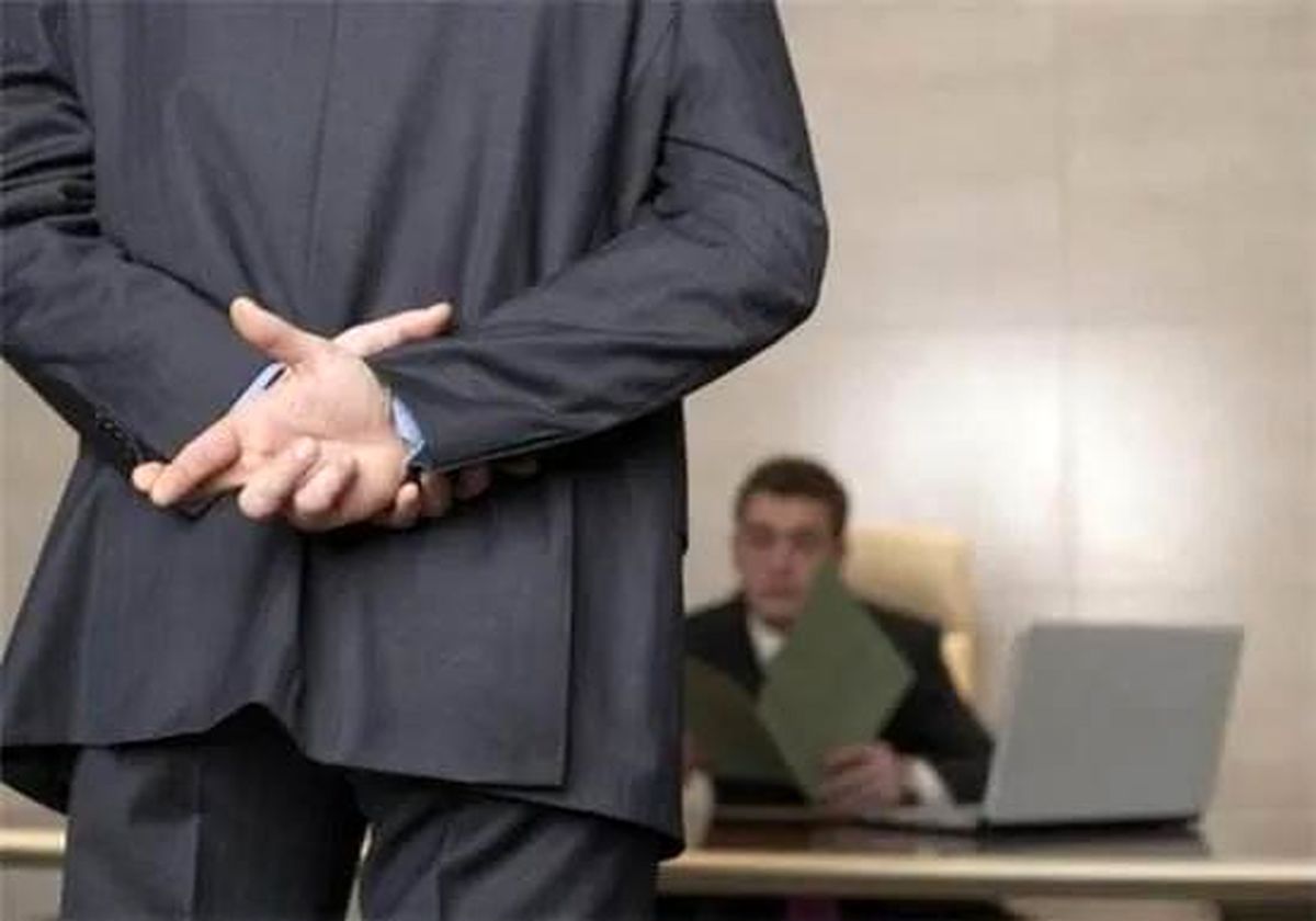 پنج حالت بدن که موجب سوءظن دیگران به شما میشوند