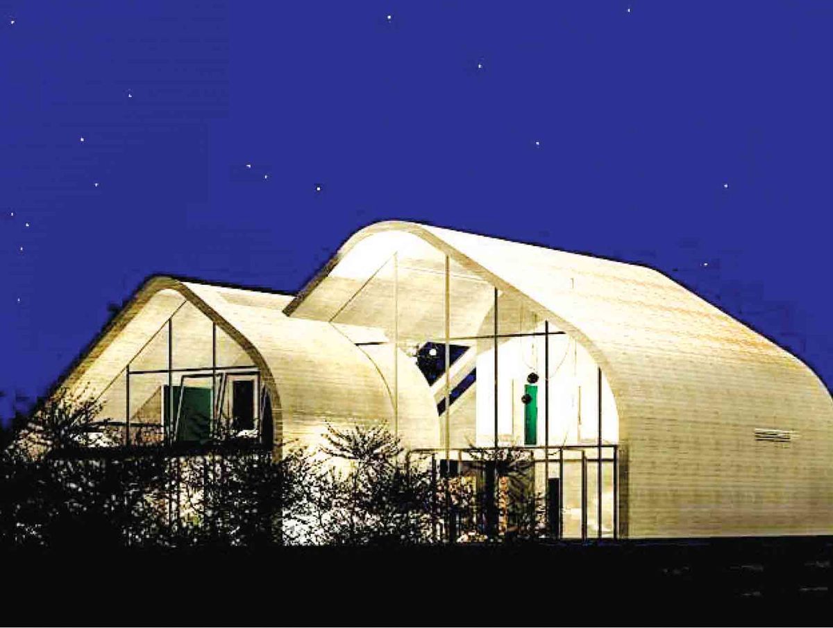 شاهکار معماری در اصفهان با ردپای تسلا