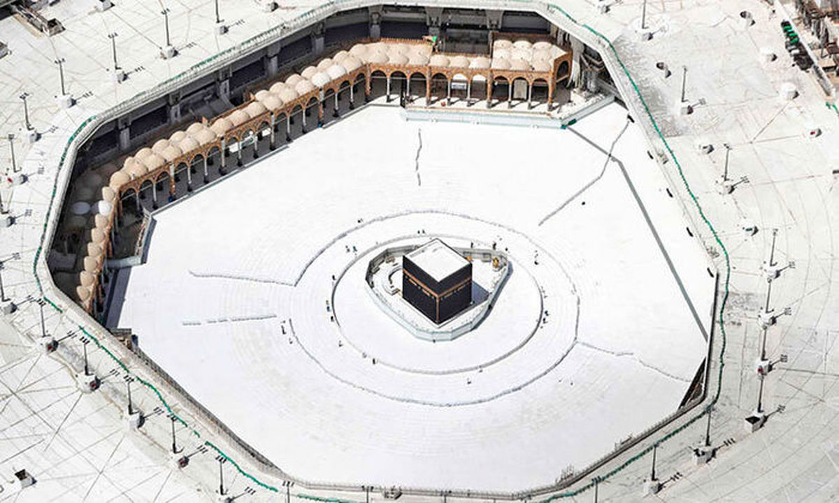 ببینید | مراسم تعویض پرده ساختمان کعبه