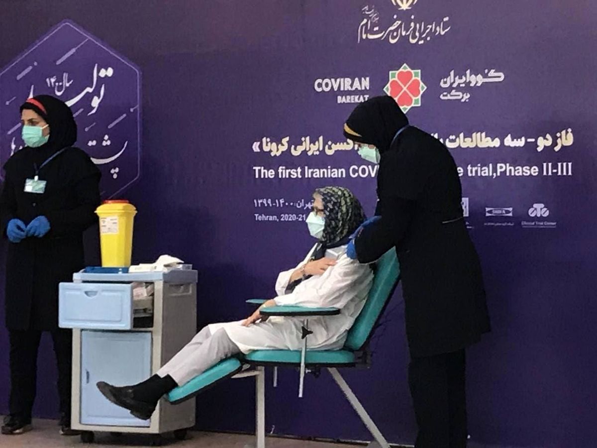 حمله جهانپور به مینو محرز: متناقض و اشتباه حرف میزنید