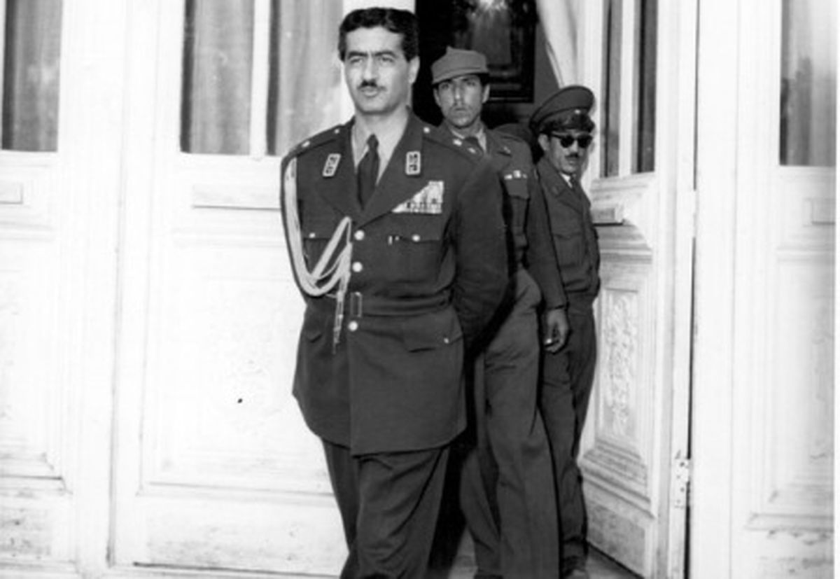 صد سال، صد قصه؛ بهدور از اجتماع مردم خشمگین