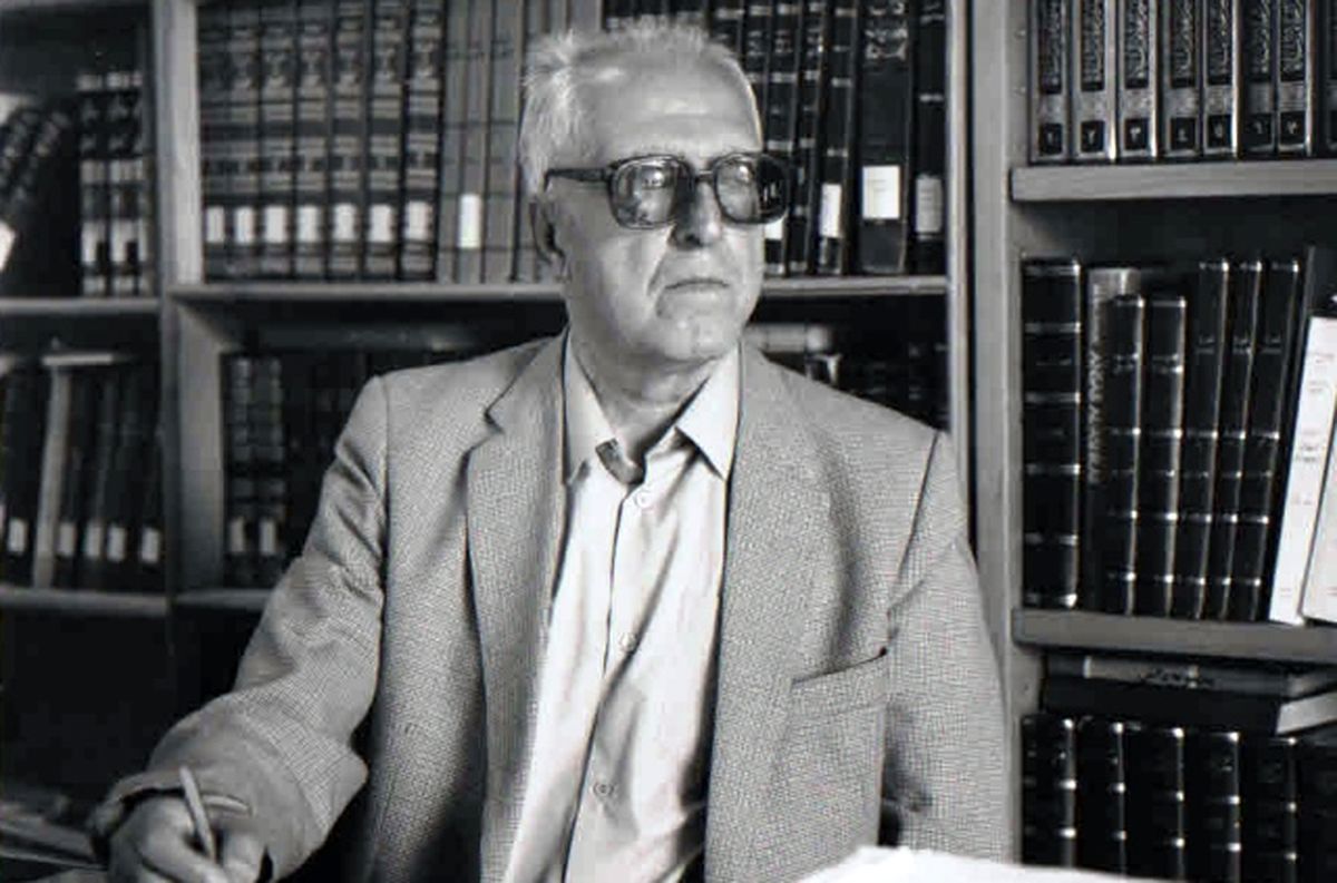 صدسال، صدقصه| آقامیرزا عباس! خود شما استاد هستید