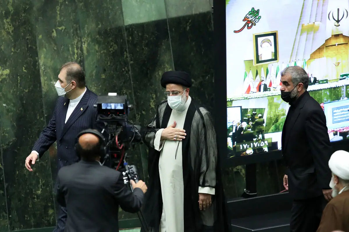 رئیس‌جمهور برای دفاع از وزرای پیشنهادی در مجلس حاضر شد