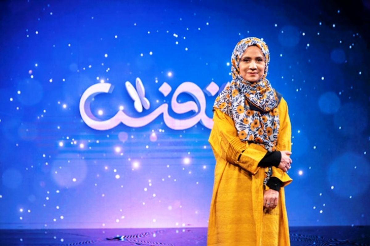 گفتگو با فلورا سام مجری دو برنامه محاکات و نفس