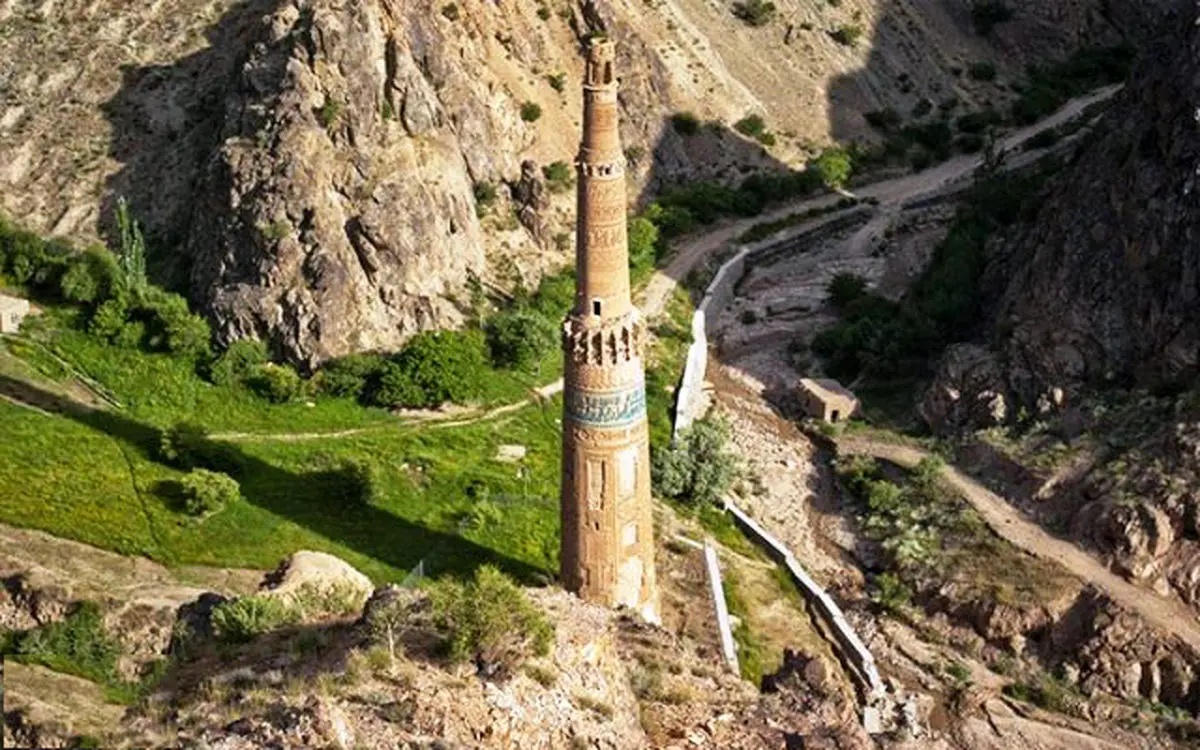 تک‌نگاری | و نان دشمن‌تان هر که هست آجر باد!