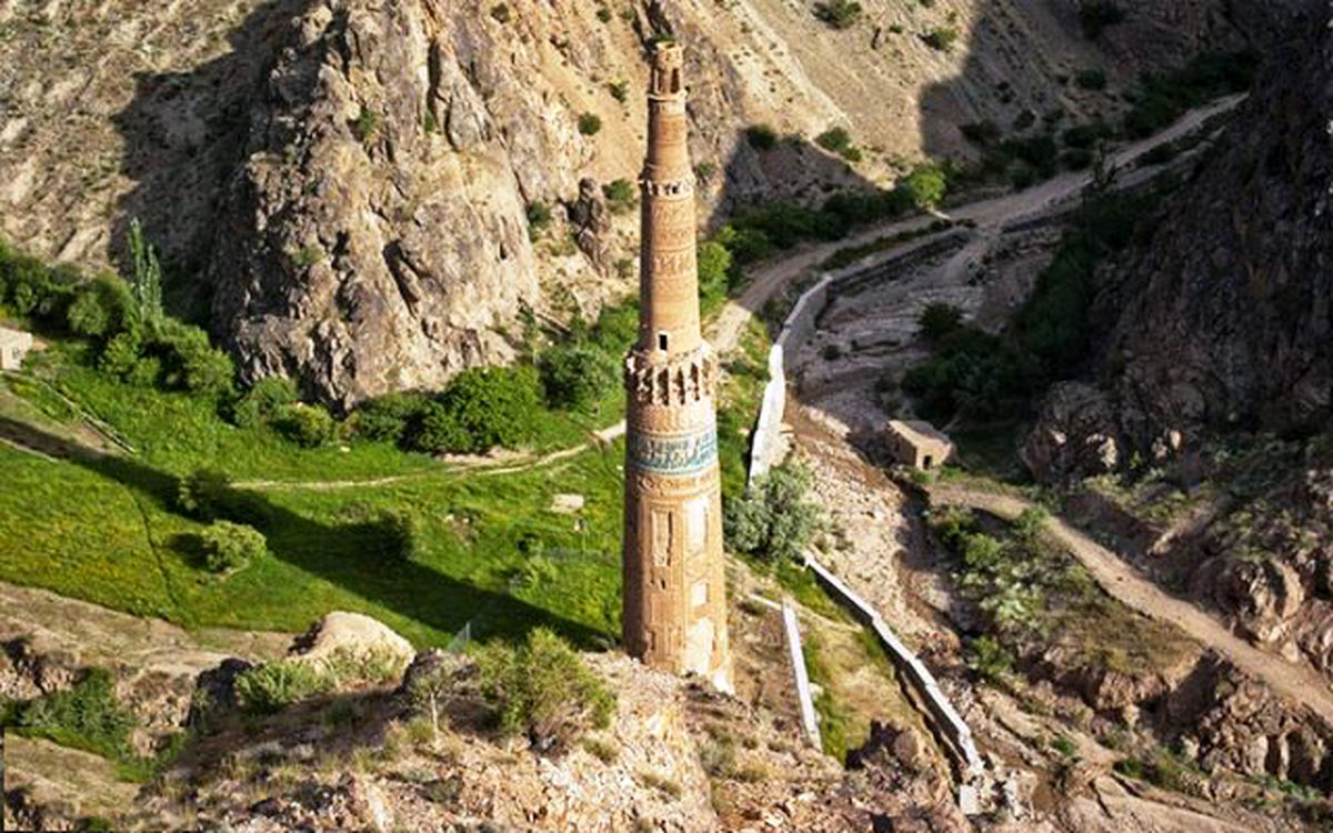 تک‌نگاری | و نان دشمن‌تان هر که هست آجر باد!