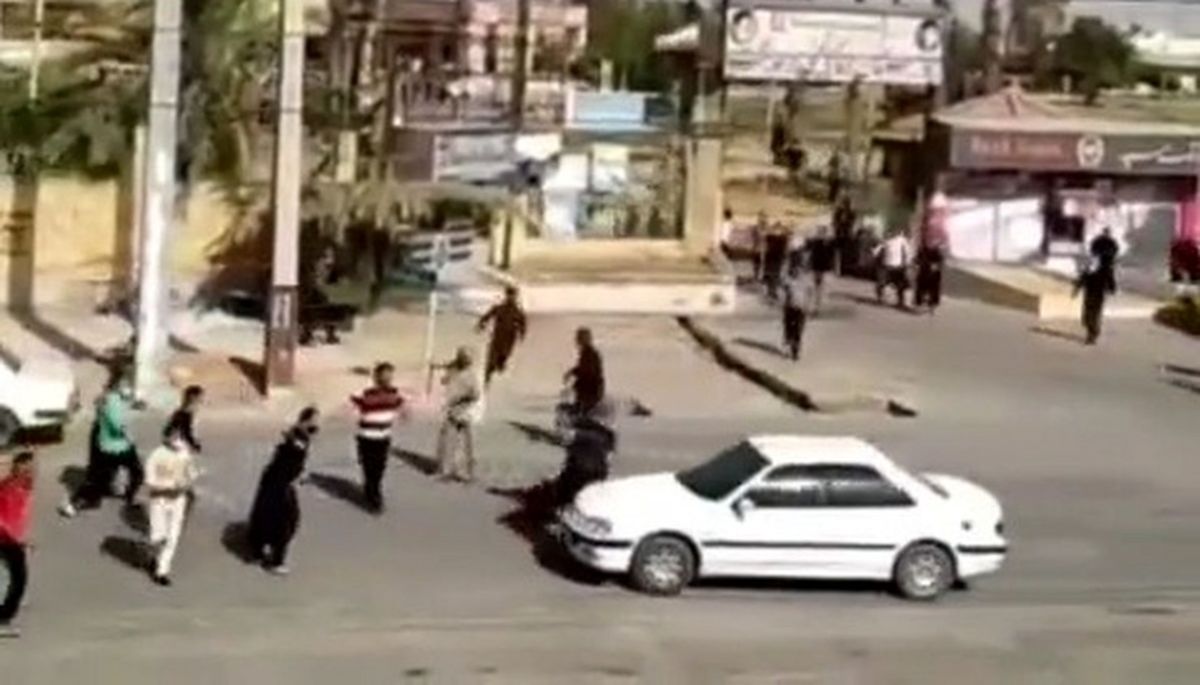 ببینید | لحظه حمله اراذل قمهکش به زنان بیدفاع در گلستان