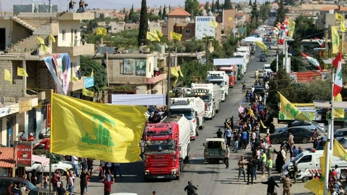 استقبال مردم لبنان از ورود کاروان سوخت ایرانی را ببینید