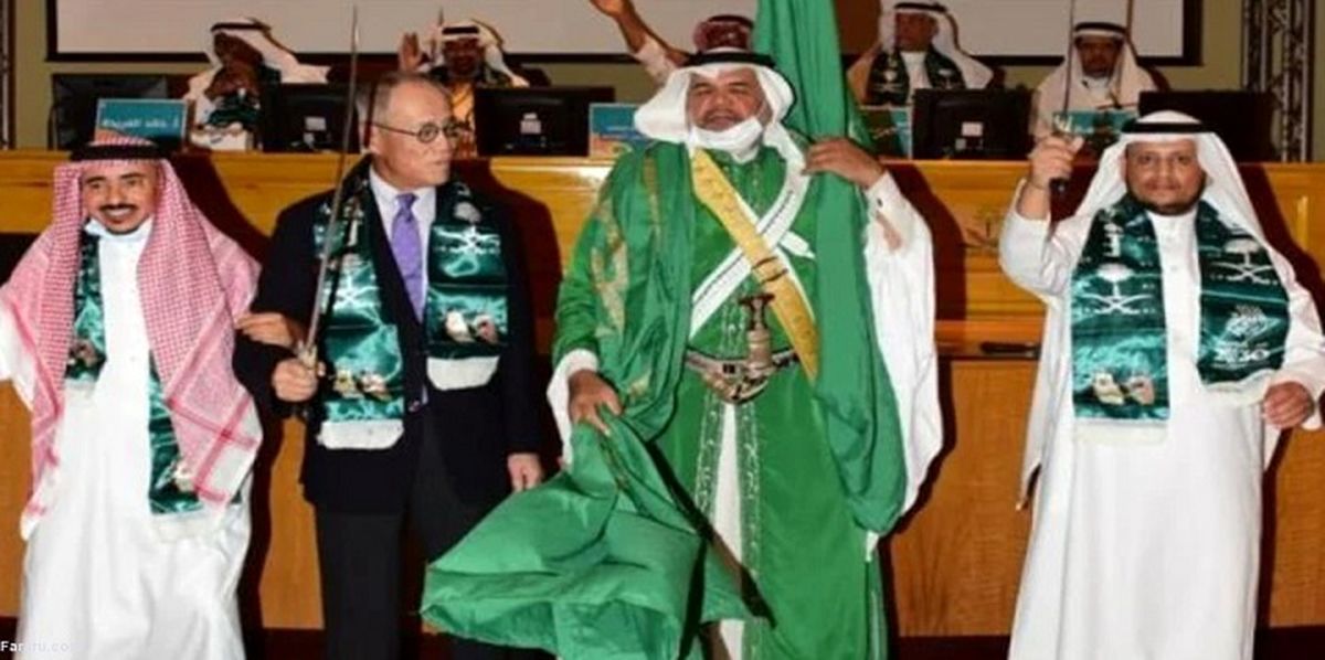 رقص شمشیر سفیر ژاپن در عربستان را تماشا کنید