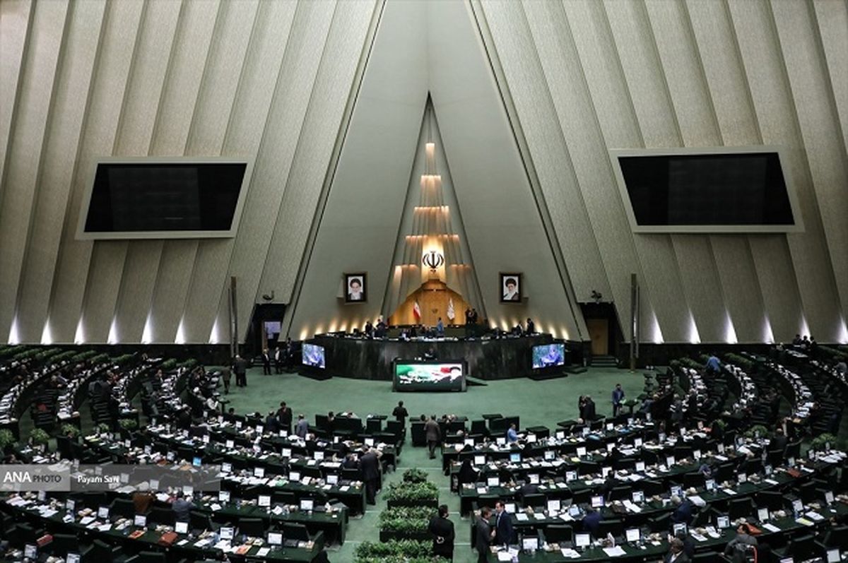مجلس با استعفای قاضیزادههاشمی موافقت کرد