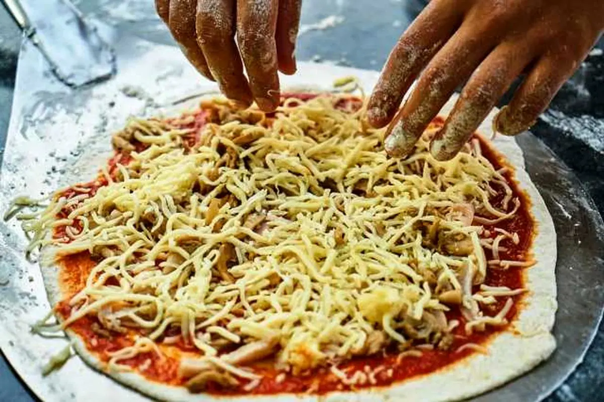 قالب کردن محصول گیاهی ‌با قیمت گزاف به جای پنیر پیتزا