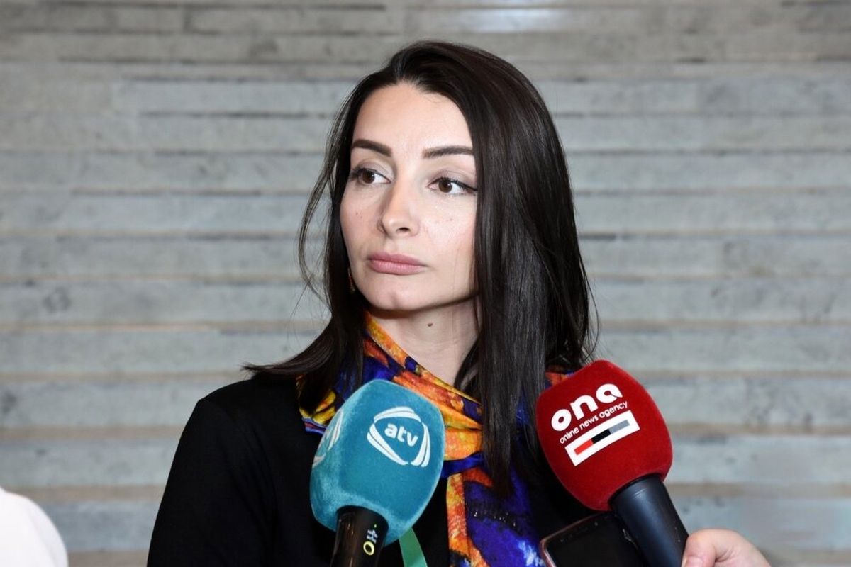 اصرار ایران، انکار لیلا؛ مرغ همسایه واقعا یک پا دارد؟